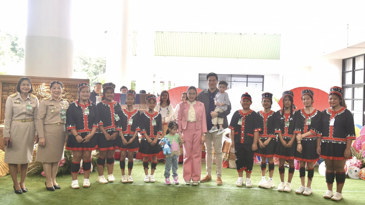 ‘แพทองธาร’ ควง สามี-ลูก ร่วมทริป ‘ครม.สัญจร’ เชียงใหม่ อยากให้เห็นแม่ทำงาน