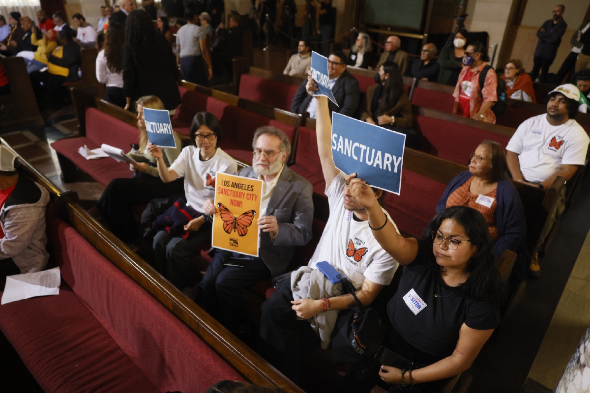 .ผู้อพยพทั่วสหรัฐผวา เตรียมรับมือทรัมป์เนรเทศครั้งใหญ่.