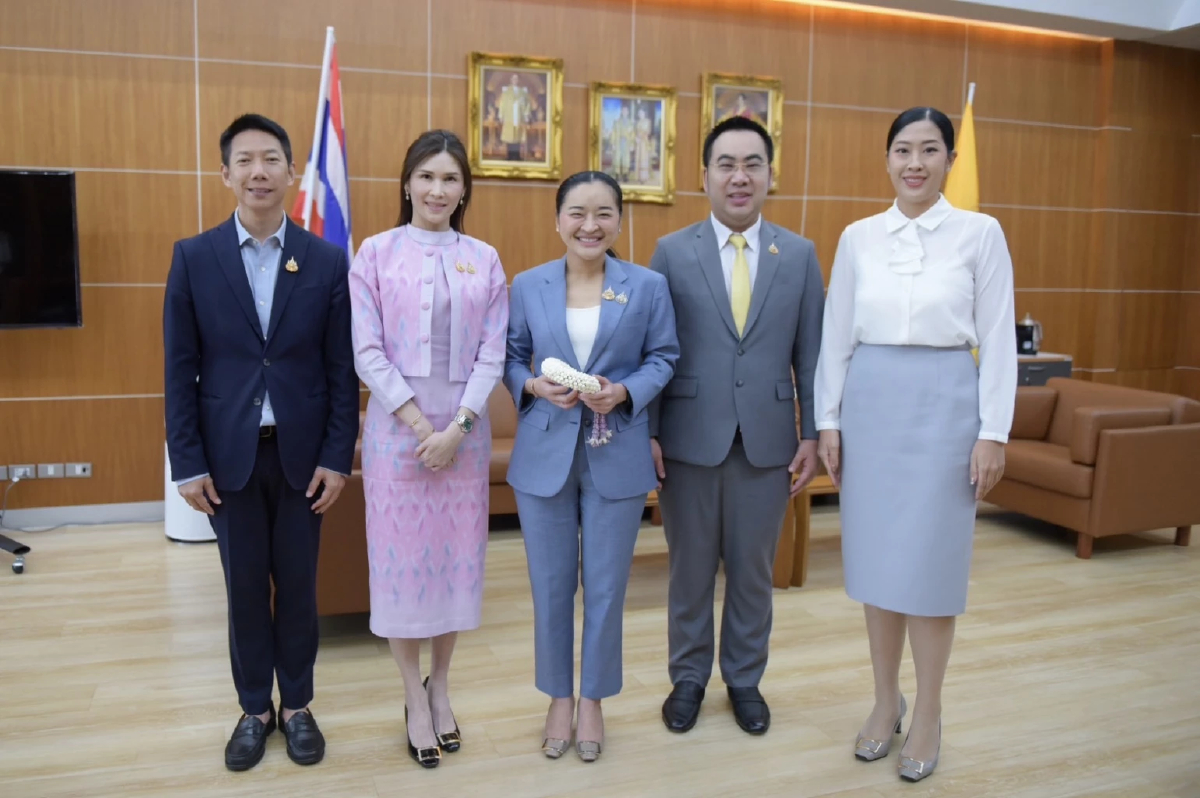 'พลภูมิ' ถือฤกษ์ดี 08.09 น. เข้าทำงาน กระทรวงวัฒนธรรมวันแรก