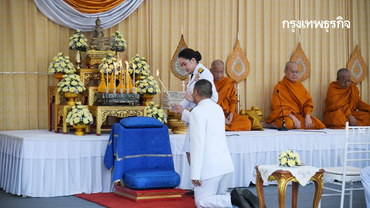 กทม. ร่วมพิธีเจริญพระพุทธมนต์และทำบุญตักบาตร เนื่องในวันคล้ายวันพระบรมราชสมภพ รัชกาลที่ 9