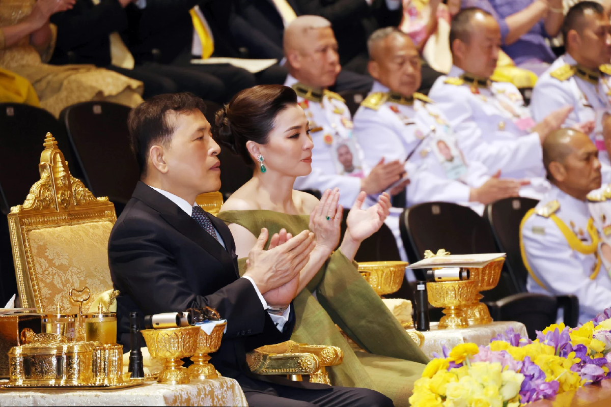 ในหลวง-ราชินี ทอดพระเนตรการแสดงดนตรีออร์เคสตราเฉลิมพระเกียรติฯ