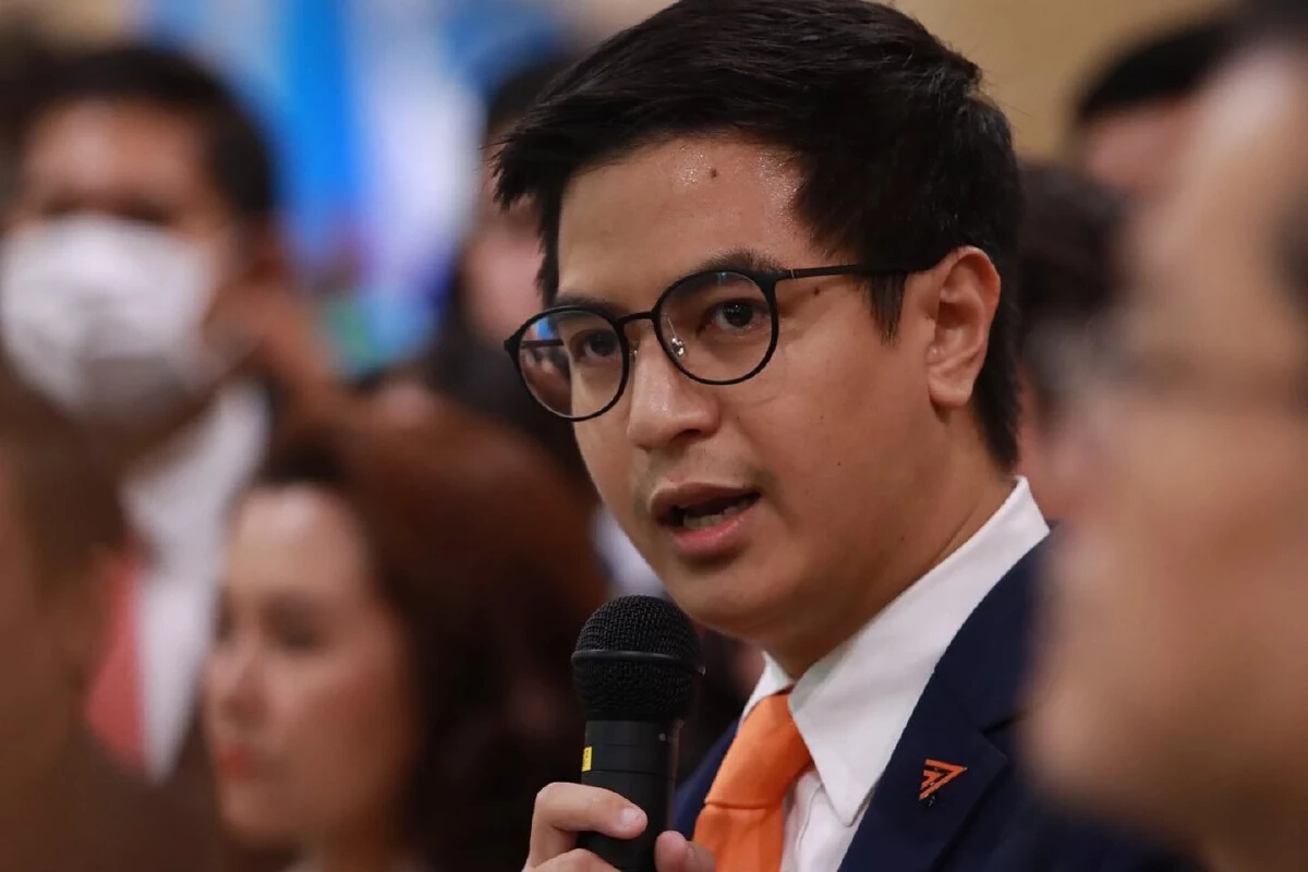 'พริษฐ์' ถก 'ชูศักดิ์' หวังรัฐบาลช่วยโน้มน้าวสภาฯ ทำประชามติเหลือ 2 ครั้ง