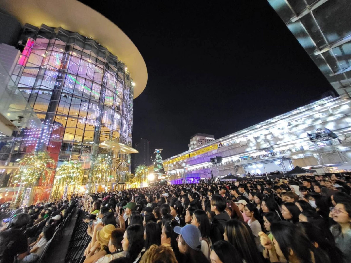 เปิดภาพ เคานต์ดาวน์ ‘สยามพารากอน’ สุดร้อนแรง หนุนทราฟฟิกพุ่ง 3 แสนคน