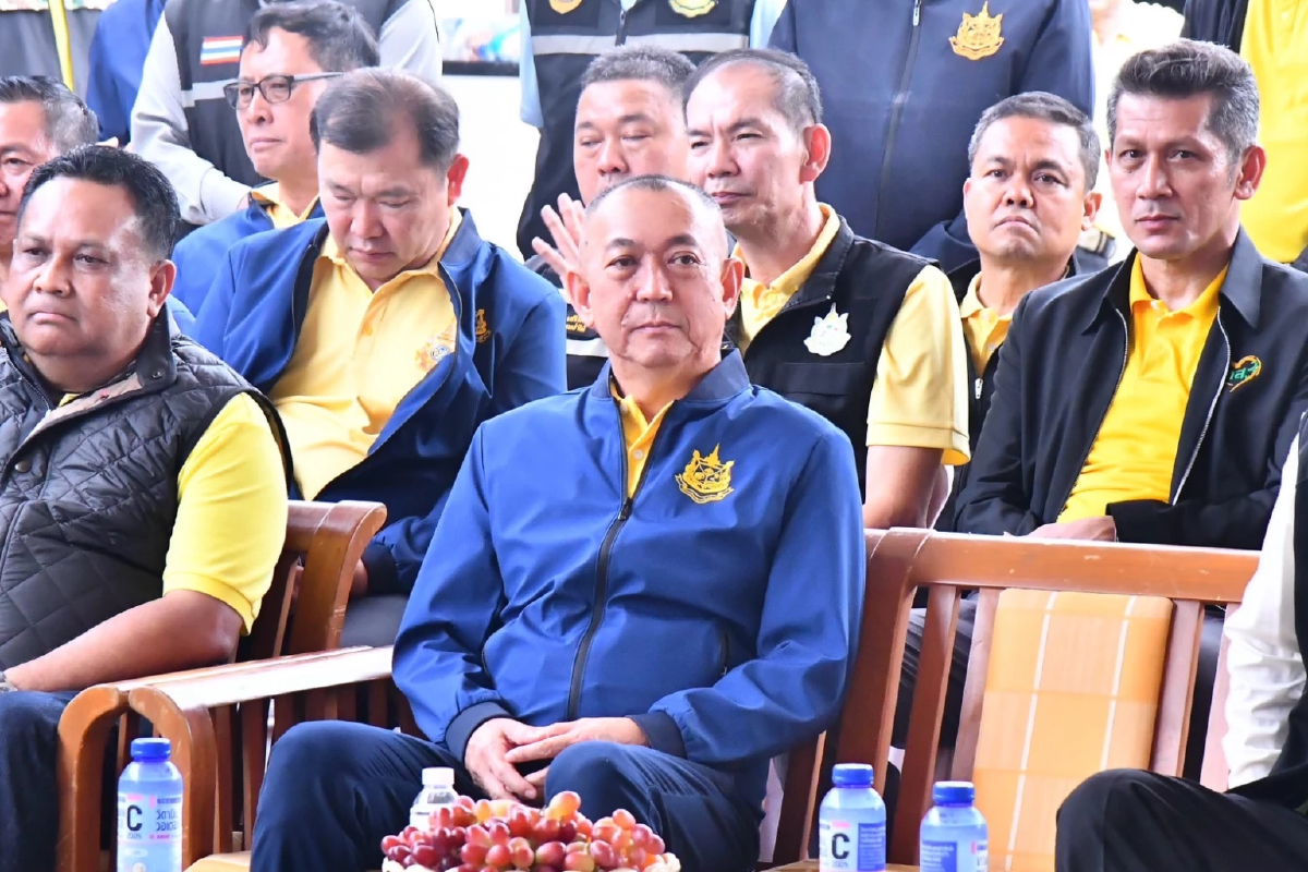 "เฉลิมชัย" นำคณะลงพื้นที่น้ำท่วมใต้ พร้อมส่งกำลังพล-อุปกรณ์เต็มสูบ