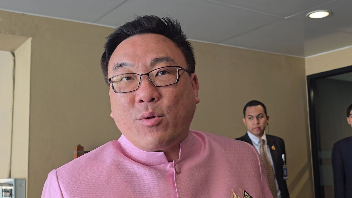 ผู้สูงอายุรอเก้อ แจกเงินหมื่น ยังไม่เข้า ครม. 'จุลพันธ์' ยันยึดตามกรอบเวลา