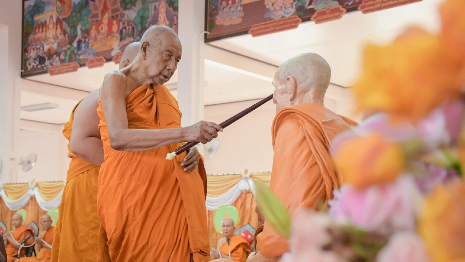 แห่สมโภชรูป พระเกจิอาจารย์ชื่อดังสายเขาอ้อ สิริอายุ 88 พรรษา 68