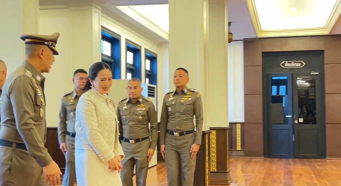 'นายกฯ' ยัน 'ทักษิณ' แค่ผู้ช่วยหาเสียง นายกอบจ.ชี้ พท. -รัฐบาล ยึดกฎหมาย
