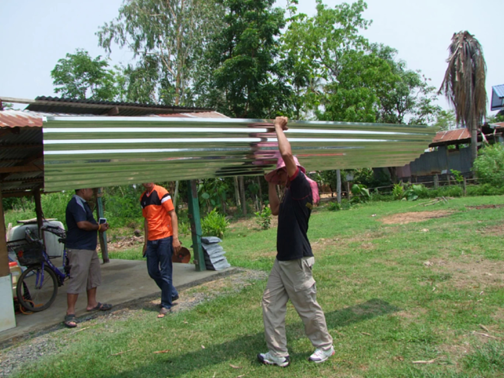 ดีบุก	เมตริกตันละ 965,330.00 สังกะสี	เมตริกตันละ 100,090.00