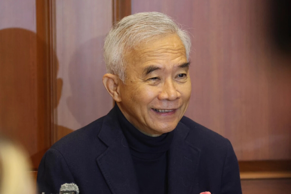 'สุวัจน์' แนะรัฐบาล อย่าประมาทเรื่องเศรษฐกิจ เหตุมีหลายสถานการณ์ส่อฉุด