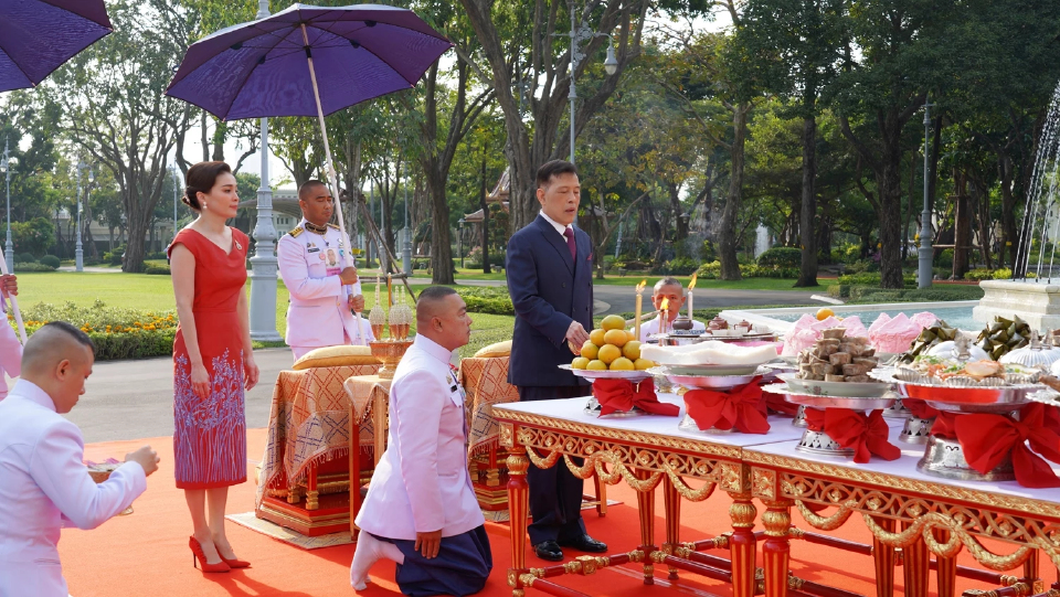 ในหลวง-ราชินี ทรงประกอบพระราชพิธีสังเวยพระป้าย เนื่องในเทศกาลตรุษจีน 2568