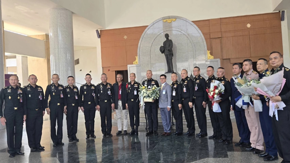 ‘เศรษฐพงค์’ นำ จปร.37 แสดงความยินดี ‘ผบ.ทบ.’ รับรางวัลเกียรติยศจักรดาว