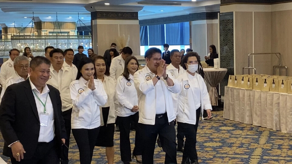 เปิดชื่อ กก.บห. กล้าธรรม ‘นฤมล’ หัวหน้า ‘ไผ่’ นั่ง เลขาฯ ‘บุญยิ่ง’ เหรัญญิก