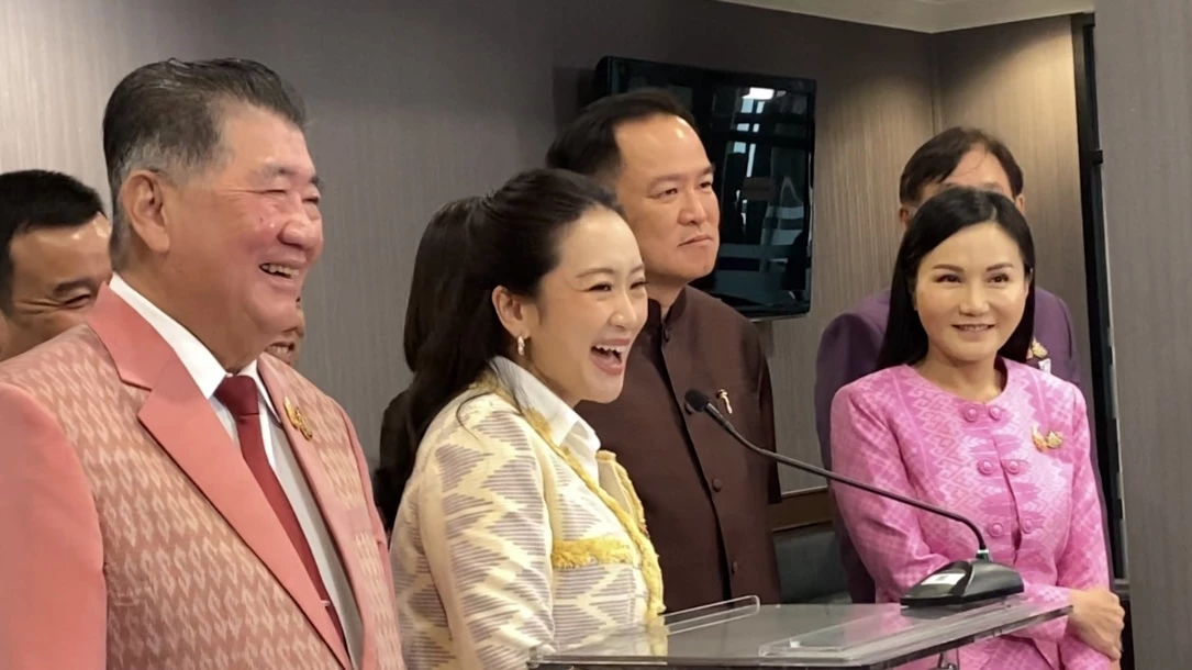 ‘แพทองธาร’ ยิ้มแทนคำตอบ ถึงมาตรการปลุก ‘ตลาดหุ้นไทย’