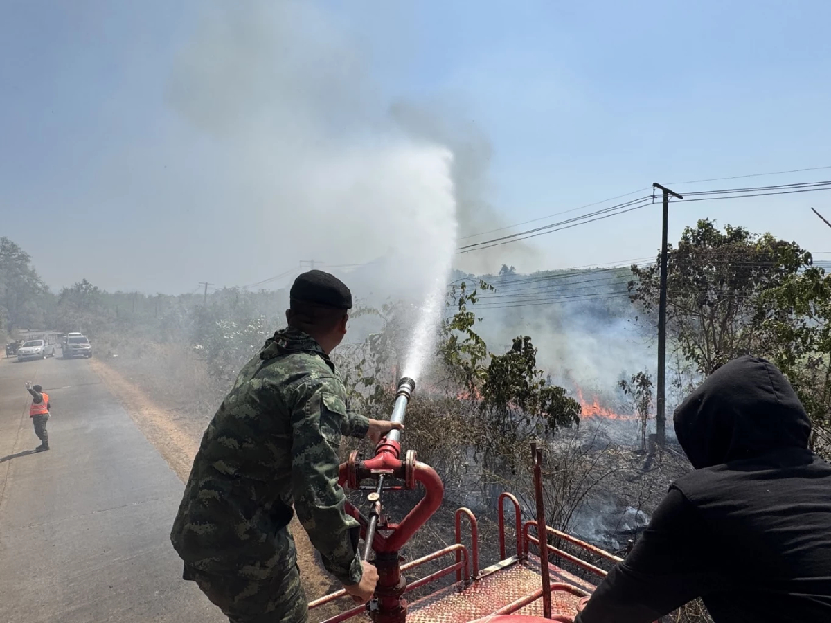 'ฉก.ลาดหญ้า'สนธิกำลัง ดับไฟป่าเขาครอนโด