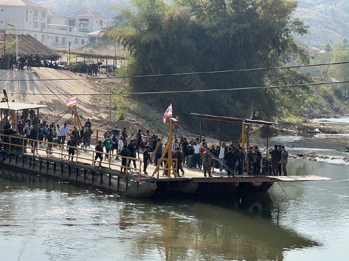 กองกำลัง DKBA ส่งตัว 261 เหยื่อแก๊งคอลเซ็นเตอร์ผ่านไทย