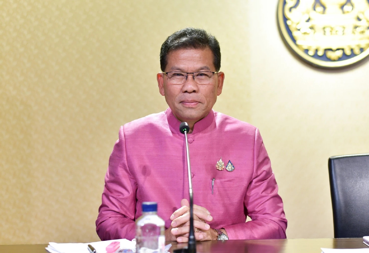 รัฐบาล สั่งจัดการ ครูหน้ากากแบทแมน ชี้โทษร้ายแรงเพิกถอนใบอนุญาต