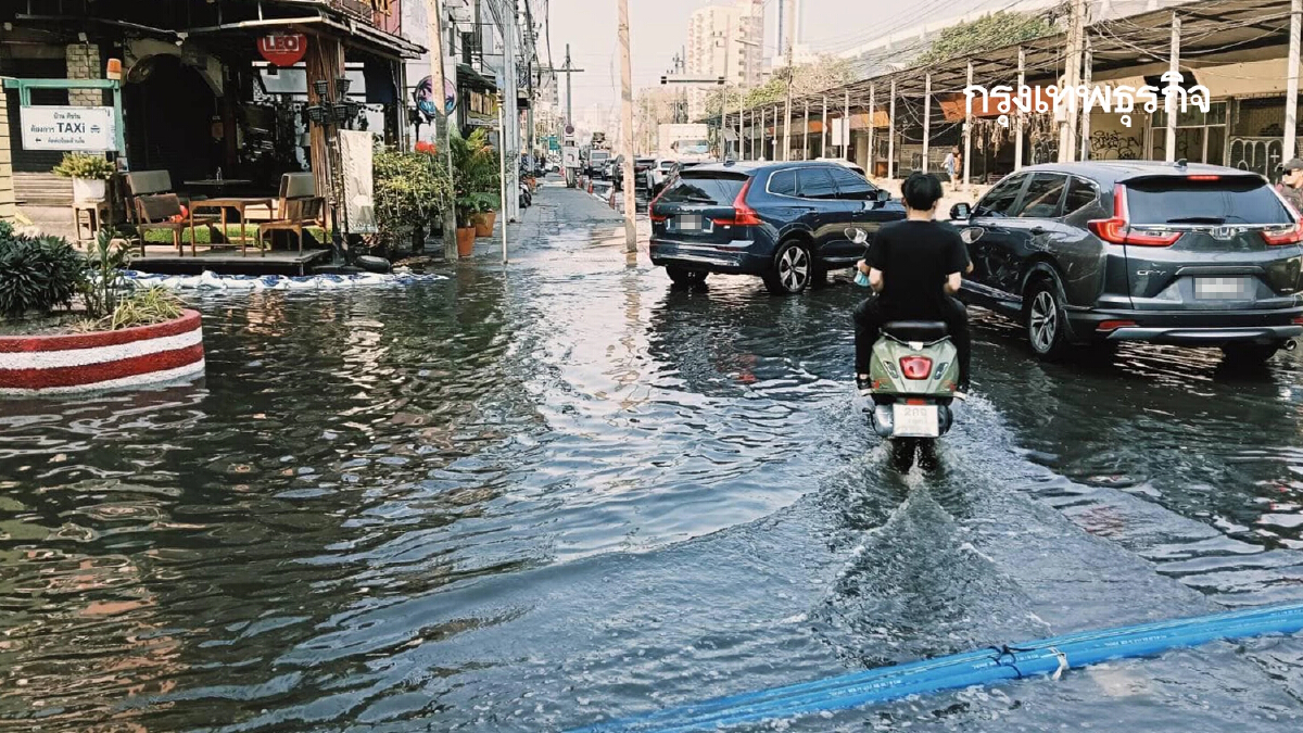 น้ำท่วมกรุงเทพ ซอยรามคำแหง 24 กทม.เร่งสูบน้ำ น้ำรอการระบายวันนี้