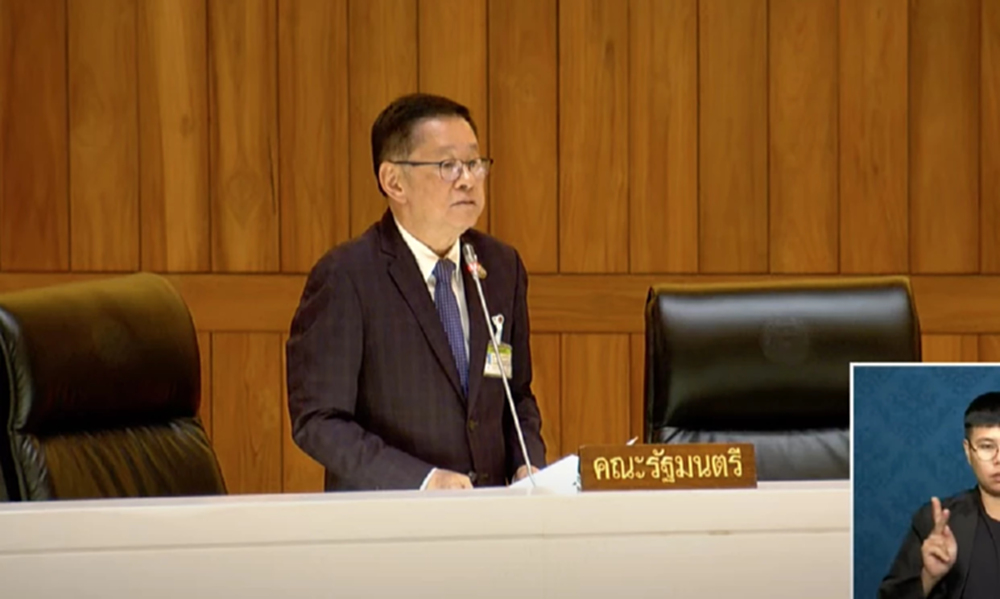 'รมว.ดีอี' แจงสภาฯ ปัดดอง การตรวจสอบคุณสมบัติ 'ปธ.กสทช.' บอกรอศาลรธน.ชี้