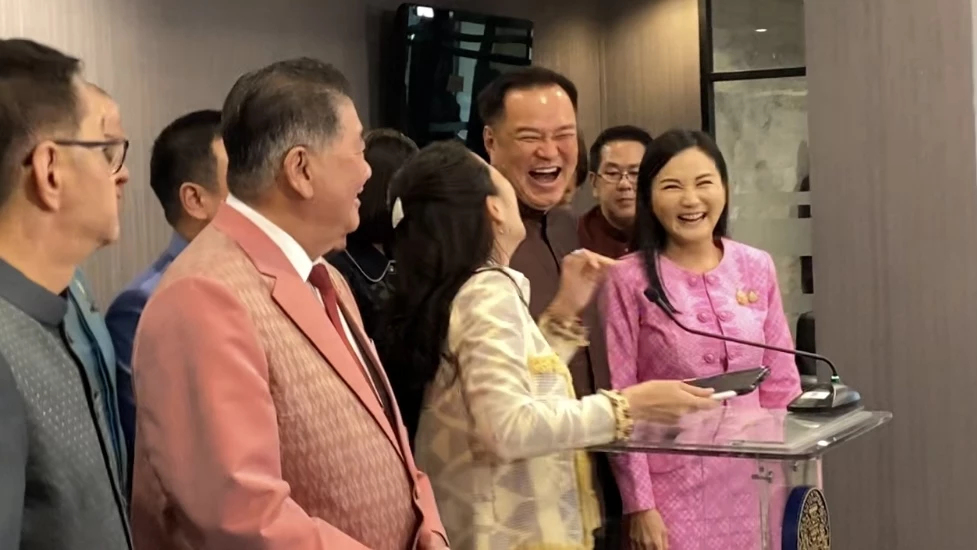 ‘แพทองธาร’ ถาม ‘อนุทิน-นฤมล’ มีรอยร้าวหรือ ได้คำตอบ ‘แตกเลย’