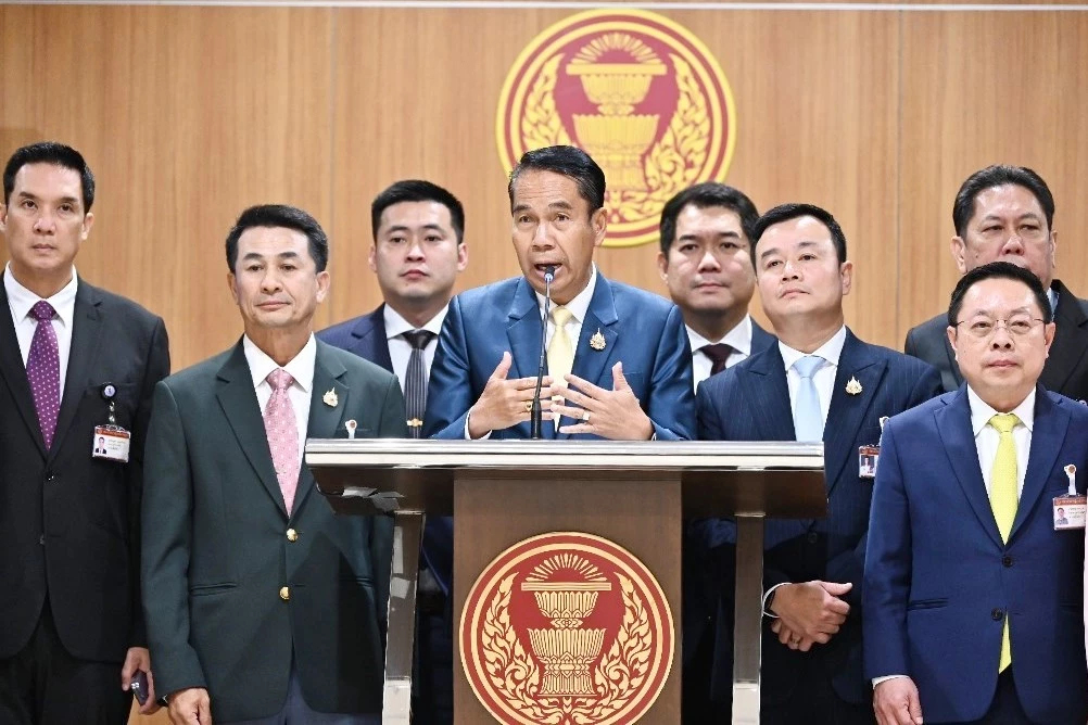 พท. จ่อเสนอญัตติใหม่ ชงศาลวินิจฉัยร่างรธน. 'สุทิน' ชี้วัดความจริงในบางพรรค