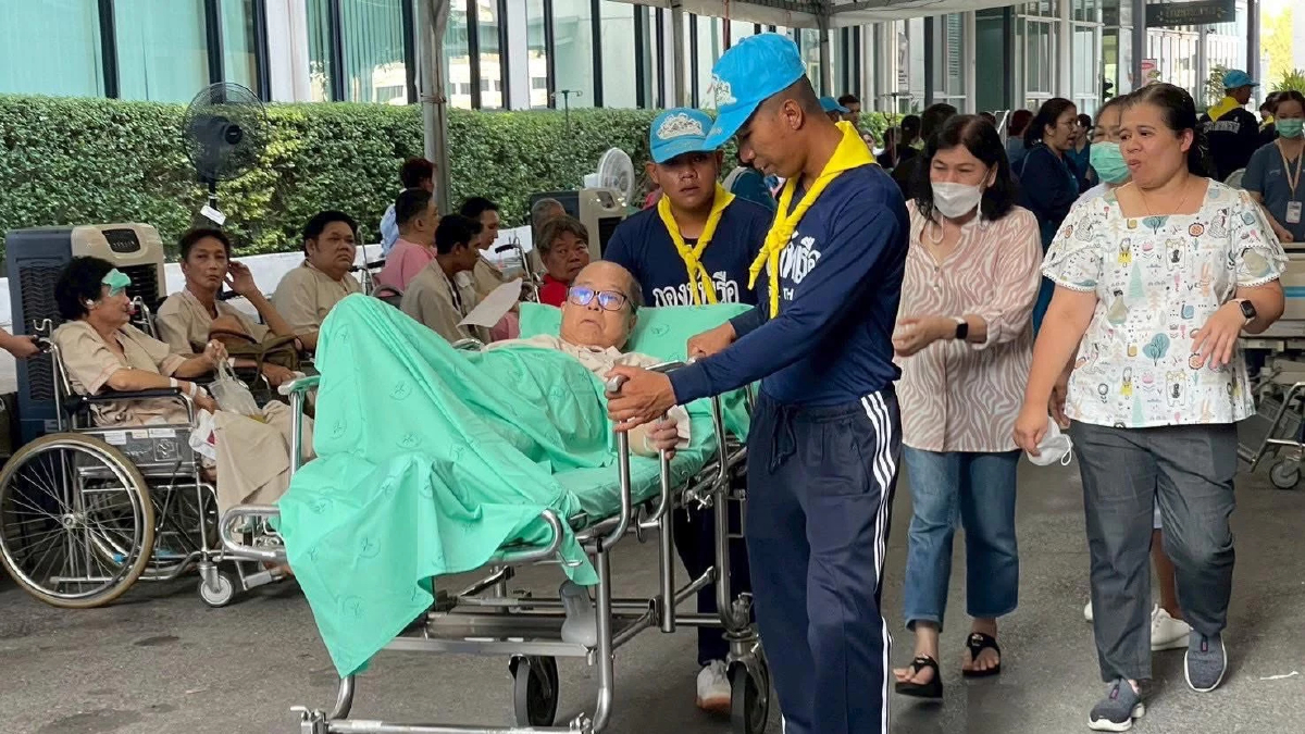 ผบ.ทร.ระดมกำลังช่วยเหตุแผ่นดินไหว ส่งชุดค้นหาคนติดในตึกถล่ม