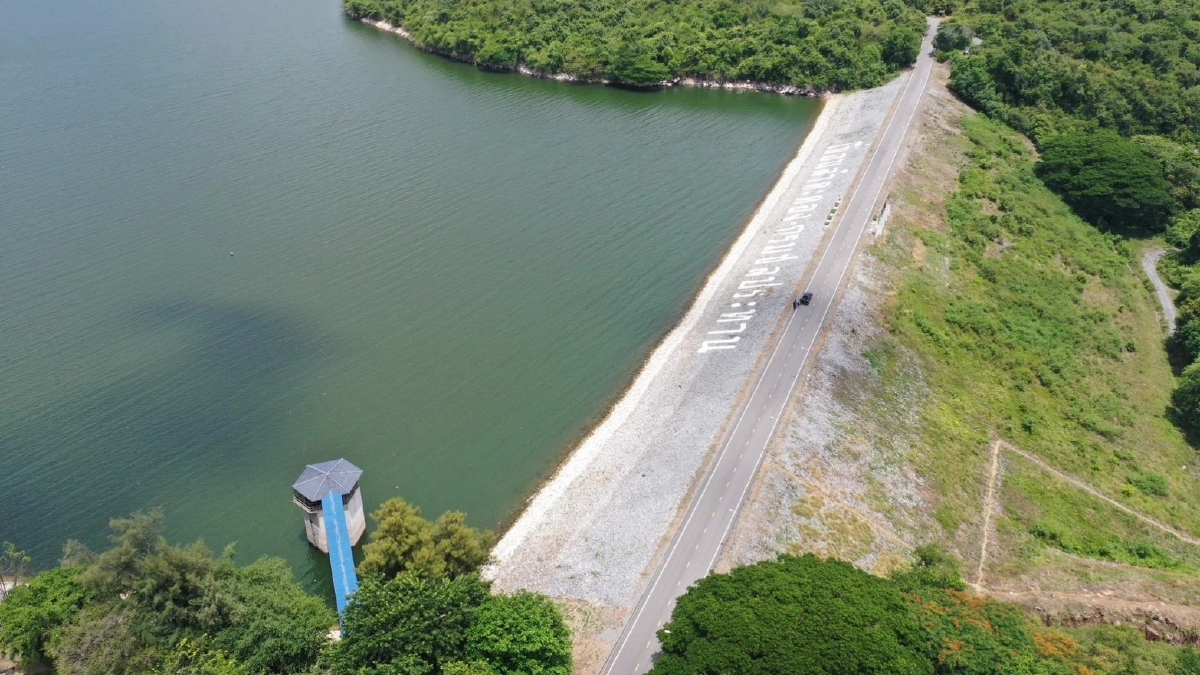 ชป. ลุยขุดลอกเขื่อนลำตะคอง หวังเพิ่มปริมาณน้ำ ลดเสี่ยงขาดแคลนน้ำในอนาคต