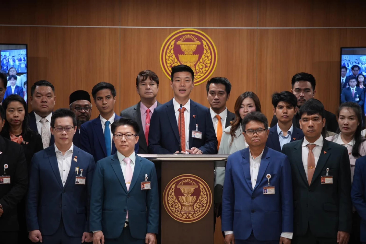 'ณัฐพงษ์' ยืนกรานซักฟอกมีชื่อ 'ทักษิณ' รอคุย 'วันนอร์' 12 มี.ค.