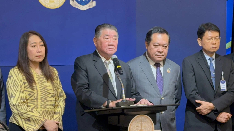 'ภูมิธรรม' ปัดใช้ 'ดีเอสไอ' โจมตี สว. ย้ำใช้กฎหมายตรวจสอบ