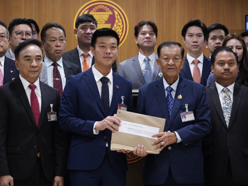 'เท้ง' แย้ง 'วันนอร์' ปมตัดชื่อ 'ทักษิณ' จากซักฟอก ลั่นไม่ขัด รธน.