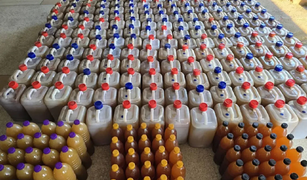 ตร.ทลายรัง ร้านขายน้ำกระท่อม ใกล้สถานศึกษา ต้นตอวัยรุ่นมั่วสุม