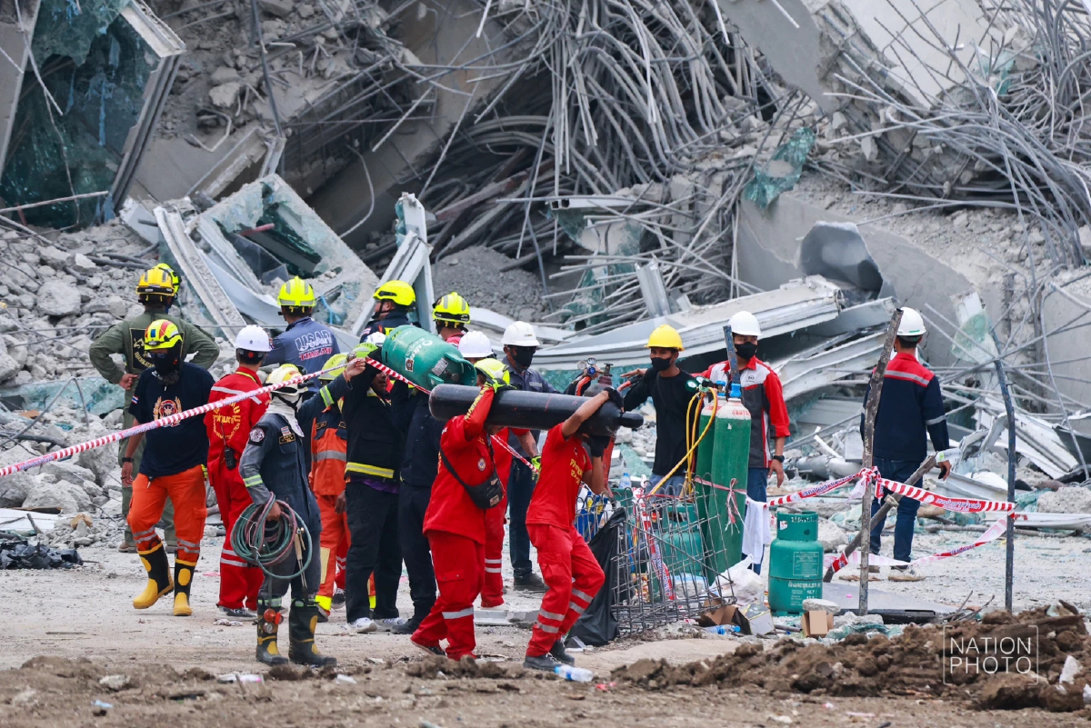 กทม. ยังคงประกาศเขตพื้นที่ประสบสาธารณภัย เร่งค้นหาผู้รอดชีวิต