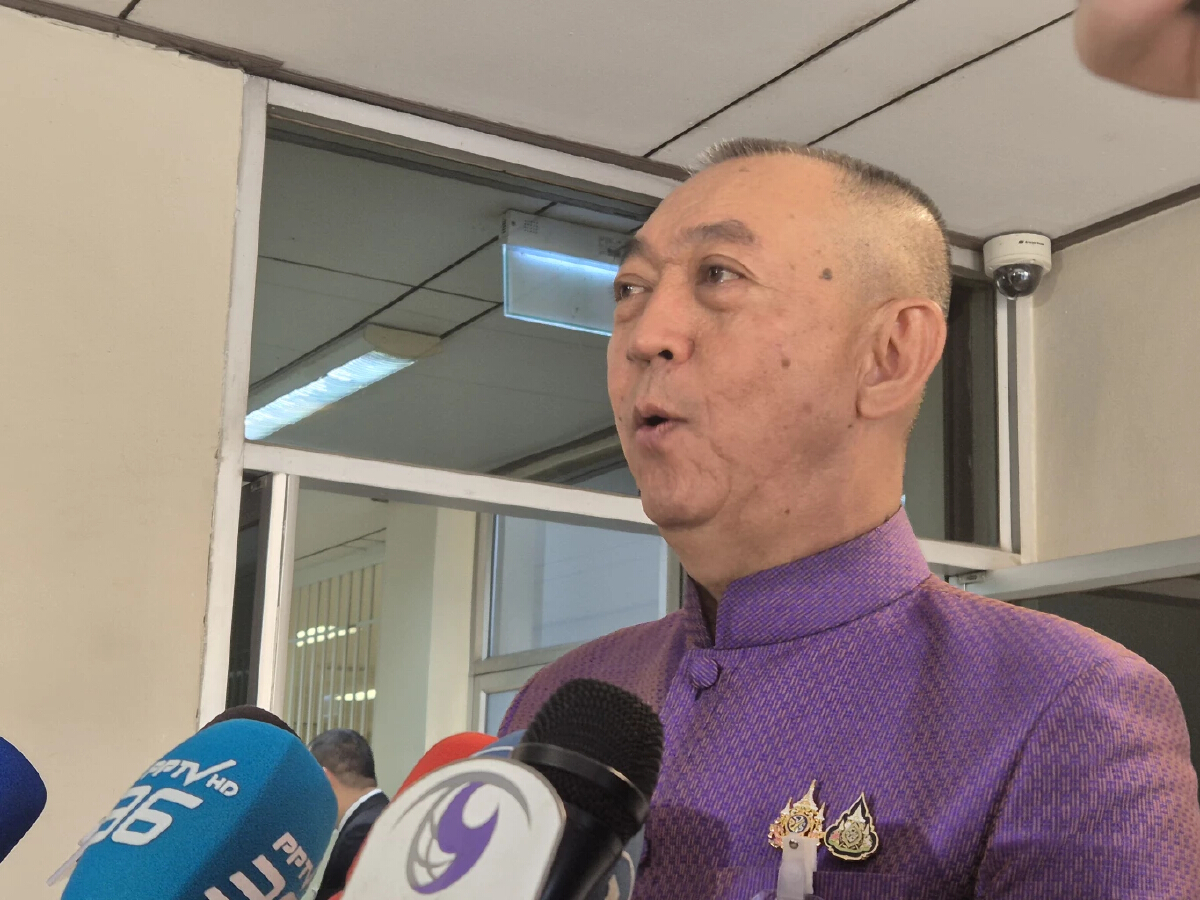 'เฉลิมชัย' ไม่ก้าวก่ายปลด 'ทราย สก๊อต' ชี้เหรียญมี 2 ด้าน อย่าดราม่า