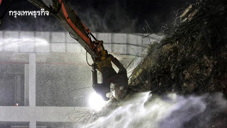 เปิดปฏิบัติการกู้ภัย แบคโฮ SK-1000 ทะลวงปูน หาคนติดค้างใต้ซากตึก