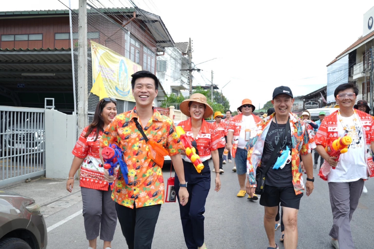 'เท้ง' ปัดประเมินยุบสภา ชี้ 'เอนเตอร์เทนเมนต์ฯ' สะท้อนเสถียรภาพรัฐบาล