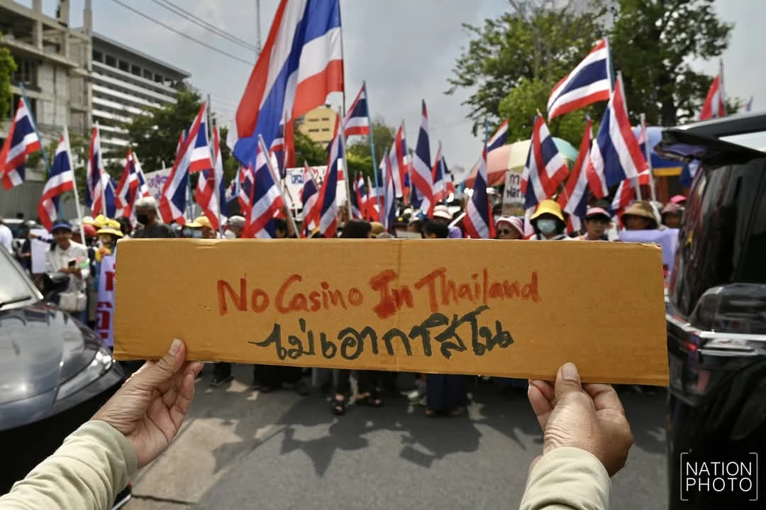 'ม็อบต้านกาสิโน' บุกสภา ค้านร่างเอ็นเตอร์เทนเมนต์คอมเพล็กซ์