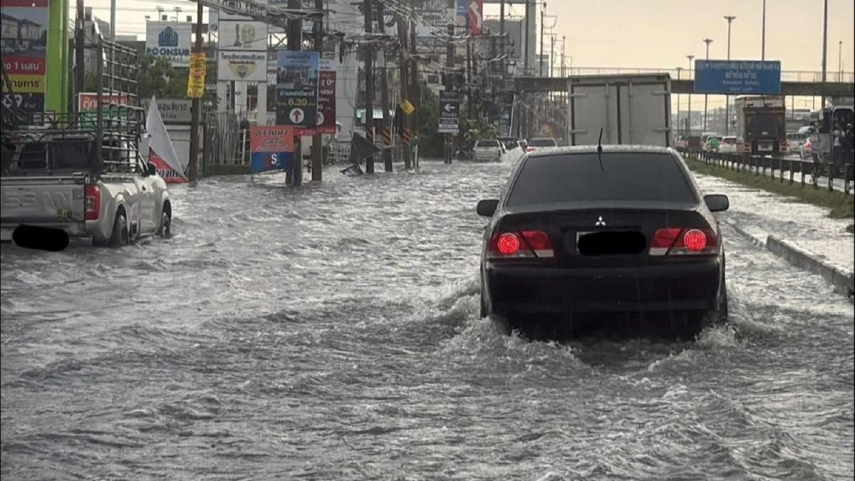 เช็กเส้นทาง ถนนพหลโยธิน ขาเข้า มุ่งหน้ารังสิต น้ำท่วมขังสูง รถติด
