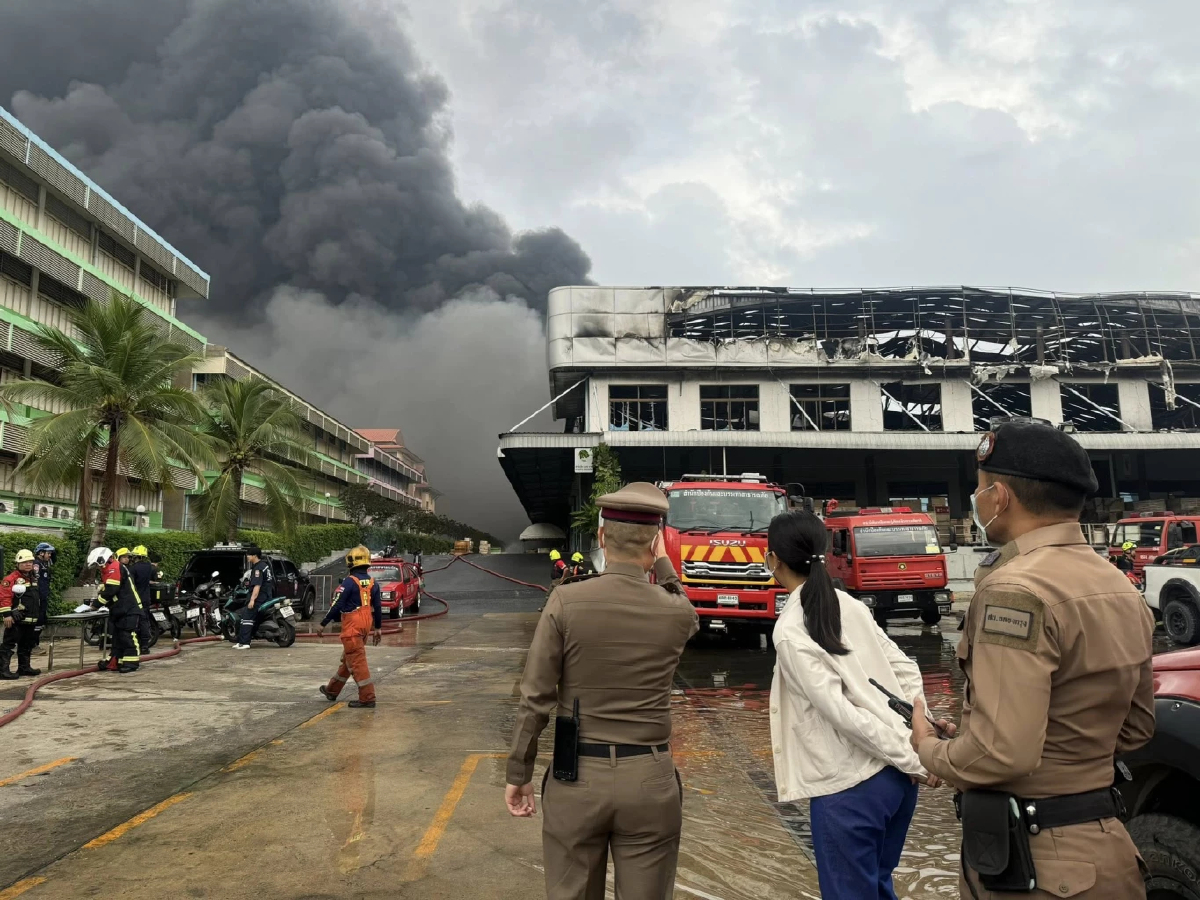 ไฟไหม้ลาดกระบัง อัปเดตคุมเพลิงโรงงาน ย้ำใส่หน้ากากอนามัยตลอดเวลา