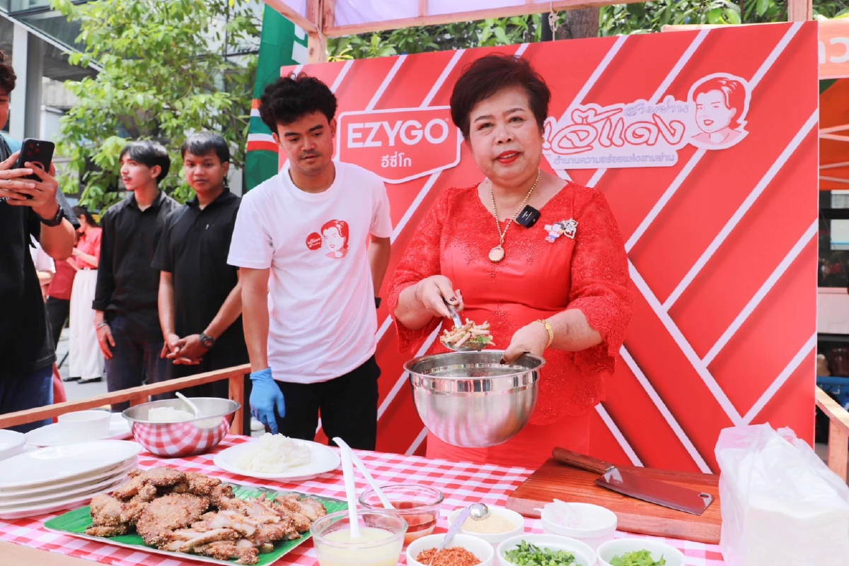 จากรถเข็นสู่เซเว่น อีเลฟเว่น ! 'เจ๊แดงสามย่าน' ส่งเมนูอีสานจัดจ้าน สยายปีกทั่วประเทศ