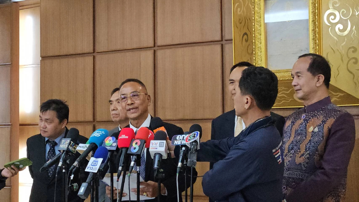 'ฉัตรวรรษ' นำทีม สว.ตัวตึงร้อง กกต.ยุติสอบปมฮั้วที่ร่วมดีเอสไอ