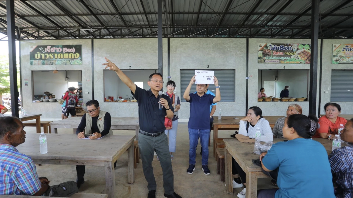 ‘สมศักดิ์’ พบปะ ชาวบ้านสุโขทัย พร้อมหนุน ‘เลี้ยงวัวชน’ แก้จน