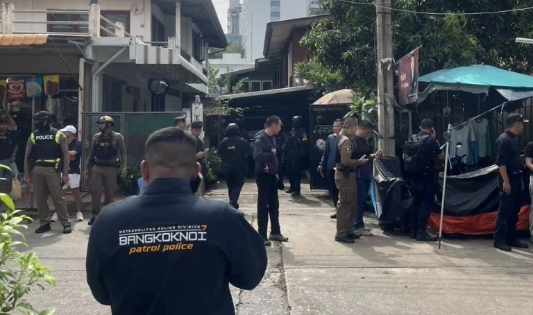 ระทึก! ชายคลั่งจับตัวประกัน ยิงต่อสู้ ตร.บางกอกน้อย เร่งคุมสถานการณ์