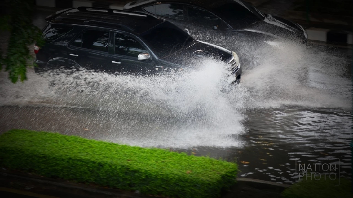ฝนตกไม่หยุด เททุกเขตกรุงเทพ นครปฐม นนทบุรี ปทุมธานี สมุทรปราการ ชลบุรี