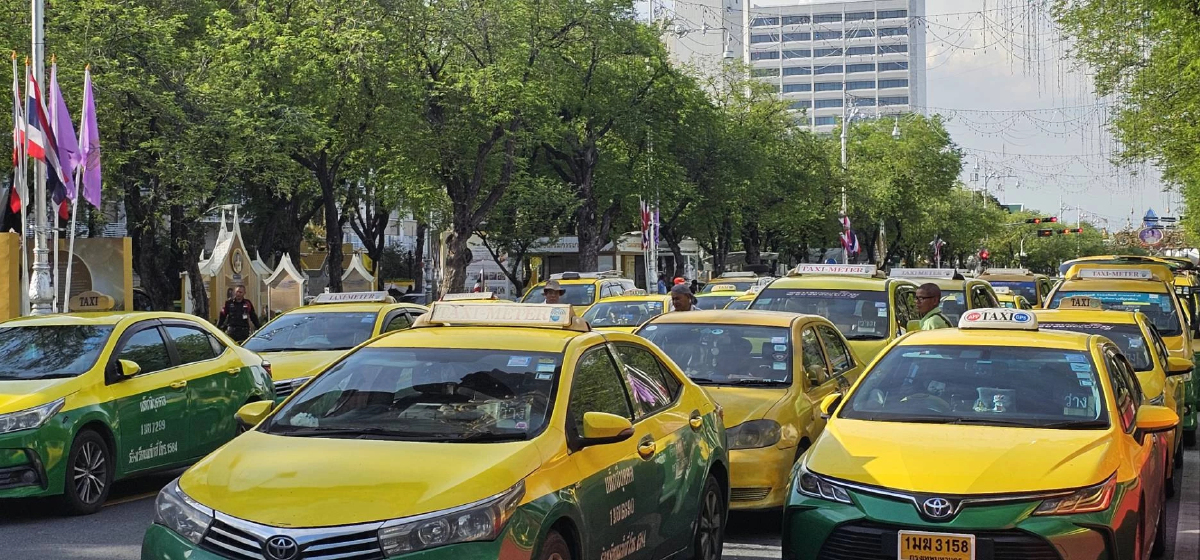 'คมนาคม' รับ 3 ข้อเสนอแท็กซี่ แก้ปัญหาร้องปิด Grab ในสนามบิน