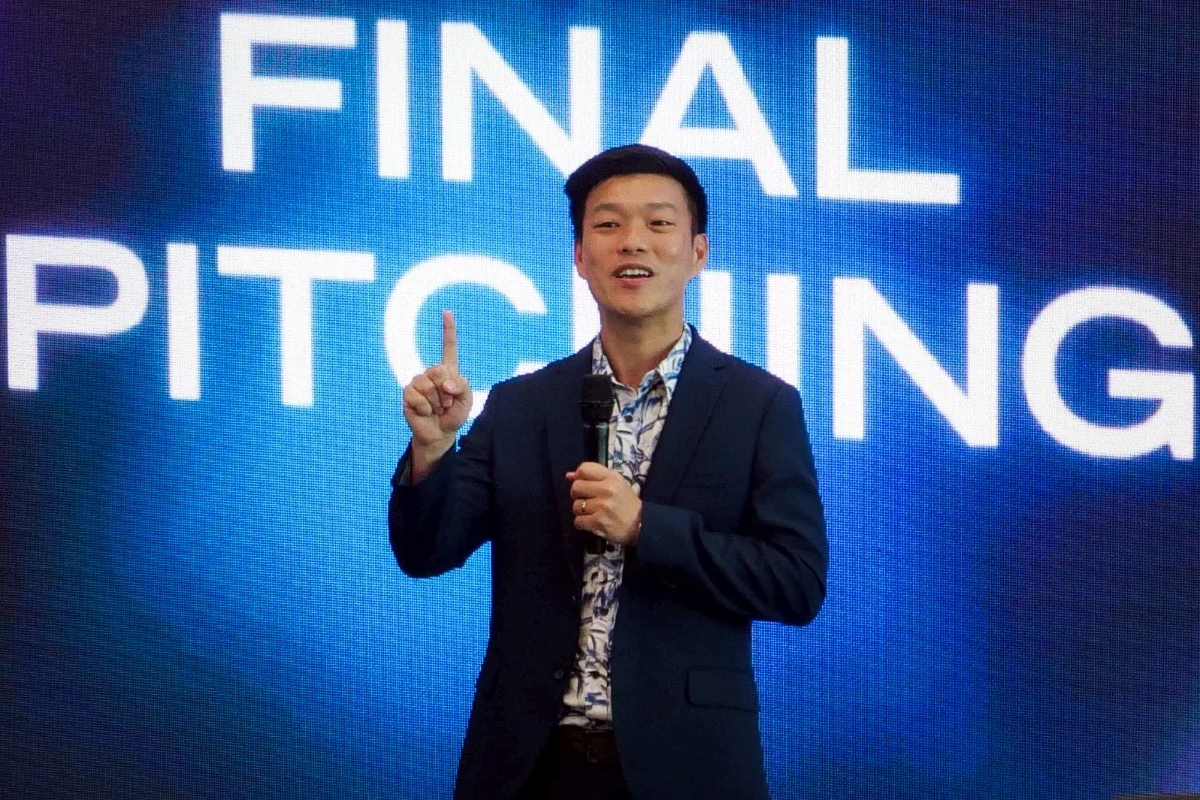 ผู้นำฝ่ายค้าน มองไทยป่วยโควิดเรื้อรัง ชี้แจกเงินหมื่นก็ไม่ช่วย