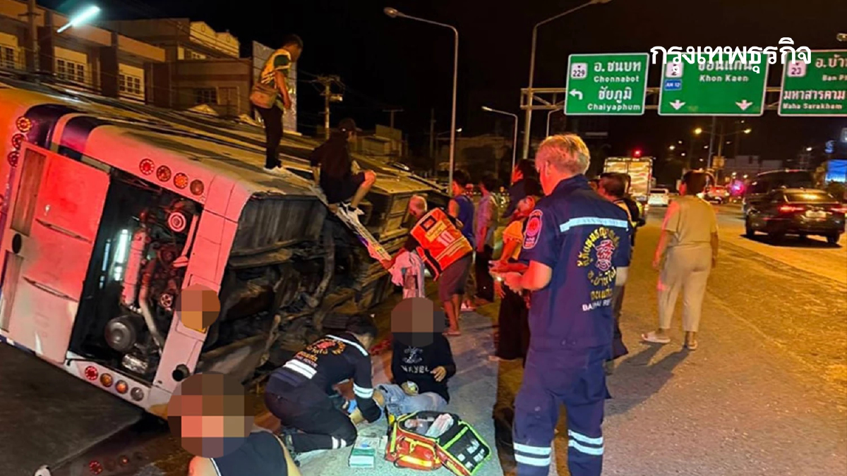 ผู้โดยสารเจ็บอื้อ รถทัวร์เสียหลักลงร่องกลางถนนมิตรภาพ ขอนแก่น