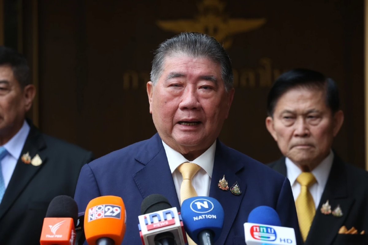 'ภูมิธรรม' ชี้ ทหารกัมพูชายิงก่อน ทหารไทยต้องตอบโต้  ด้าน ผบ.ทบ.เรียกถกด่วน