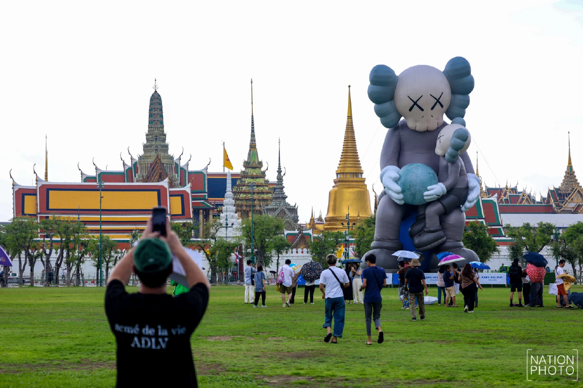ภาพชุด KAWS : HOLIDAY THAILAND ครั้งแรกในไทย กลางสนามหลวง