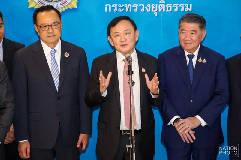 'ทักษิณ' ตลก ข่าวหนีต่างประเทศ ซัดแต่งนิยายน้ำเน่า แนะคนไทยอย่าถูกจูงง่าย