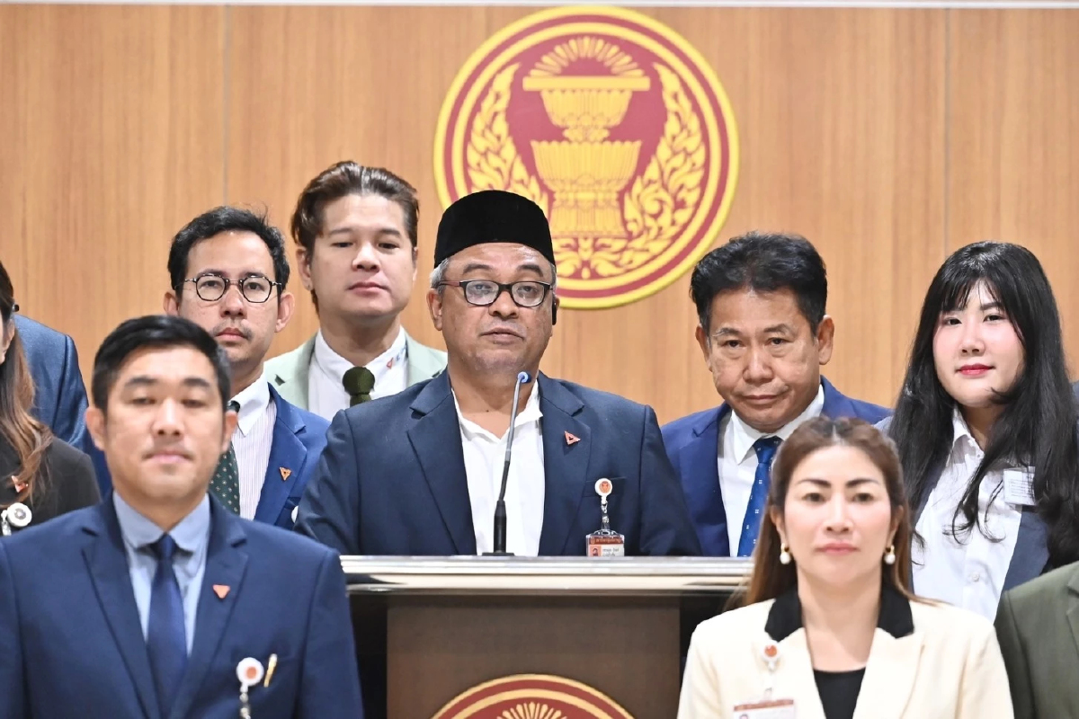 'สส.ปชน.' หนุนชื่อ 'ทักษิณ-จาตุรนต์' นั่งหัวโต๊ะเจรจาสันติภาพ