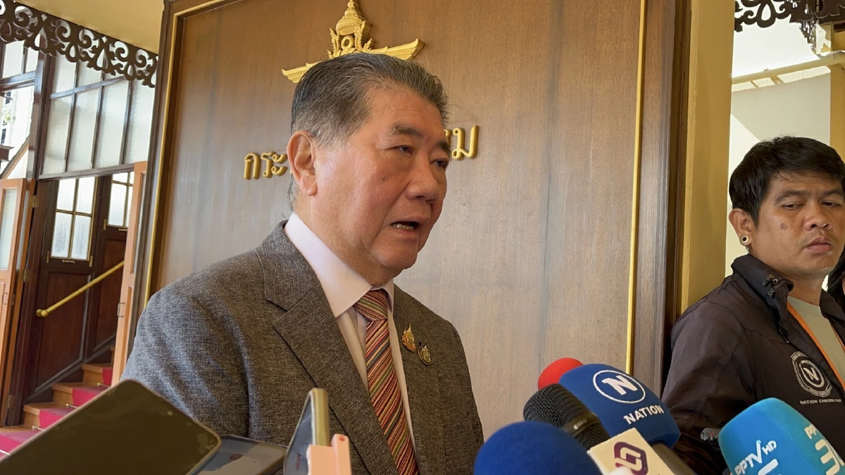 'ภูมิธรรม'ย้ำ ผบ.เหล่าทัพ เคลียร์ให้ชัดปมทุจริต หลังน้ำมันระเหย 10,000 ลิตร